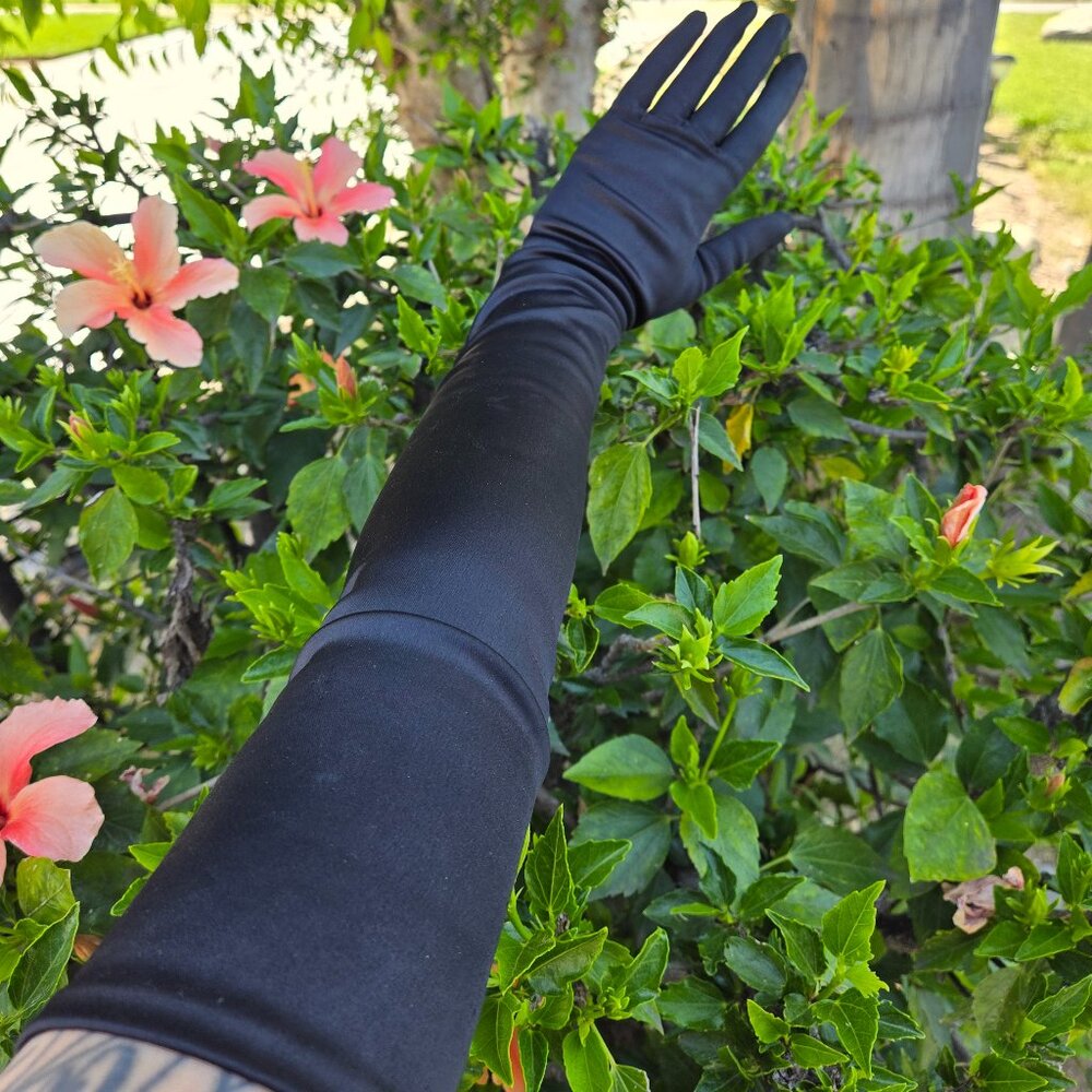 Vintage Kay Fuchs Long Nylon Glove w/Rhinestone button